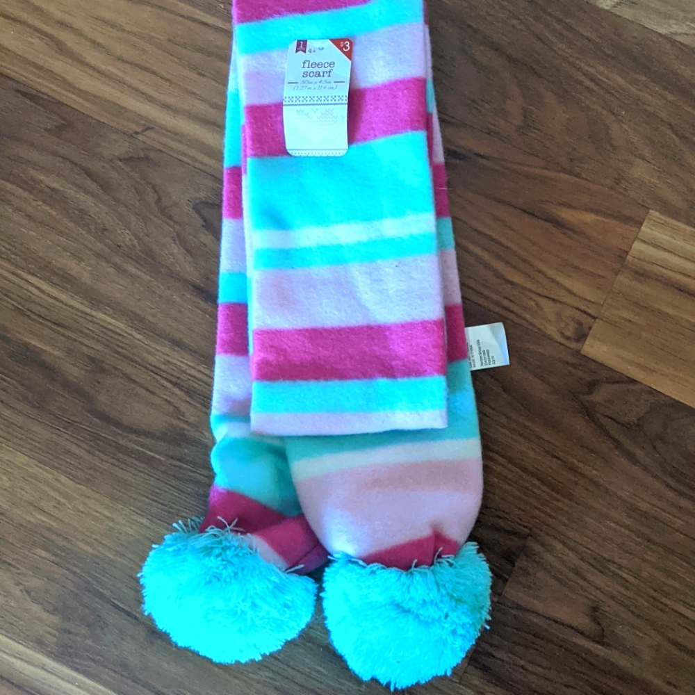 FREE - NWT - Fleece scarf